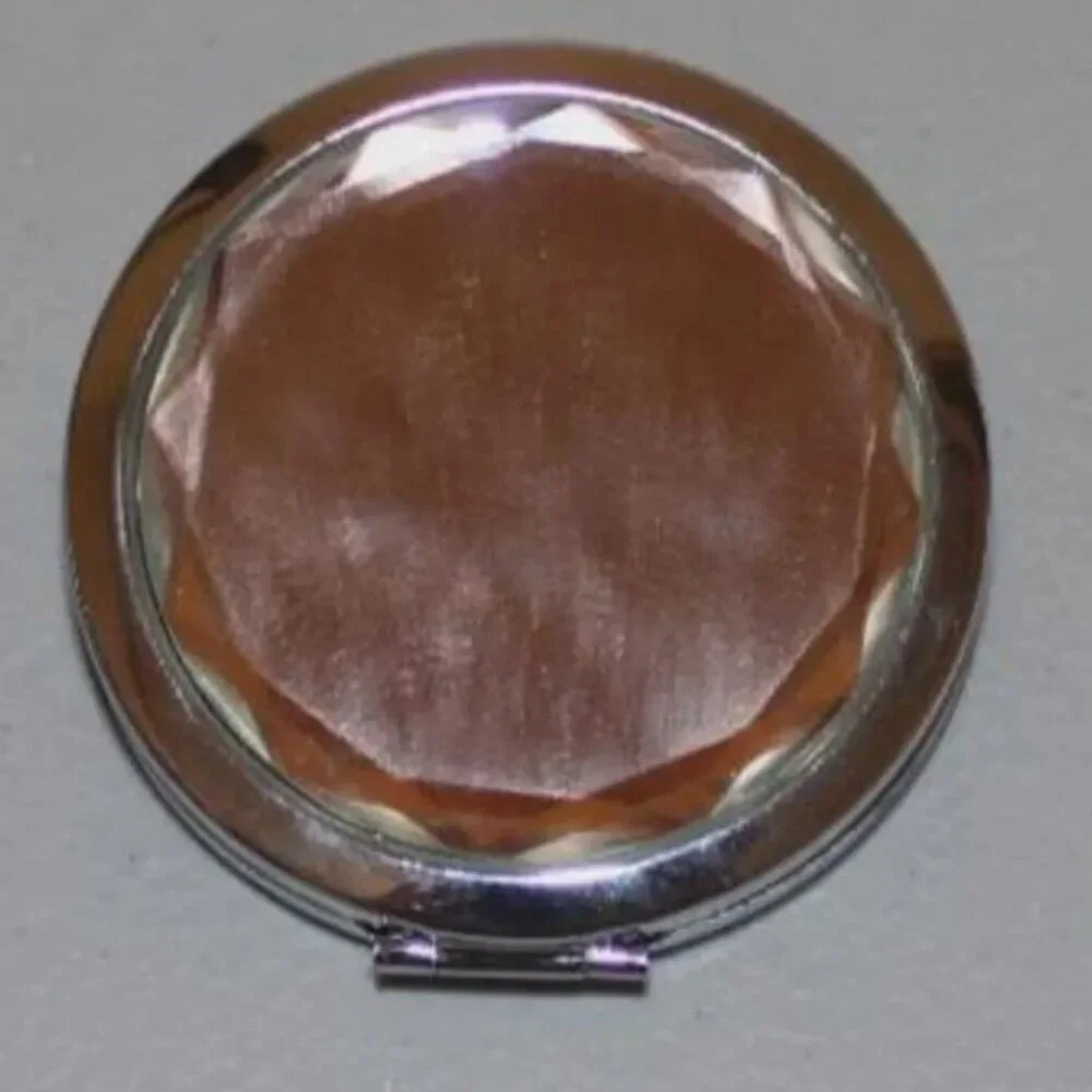 Double Mirror Snap Close Compact Peachy-Pink Silver Vanity Travel Accessory